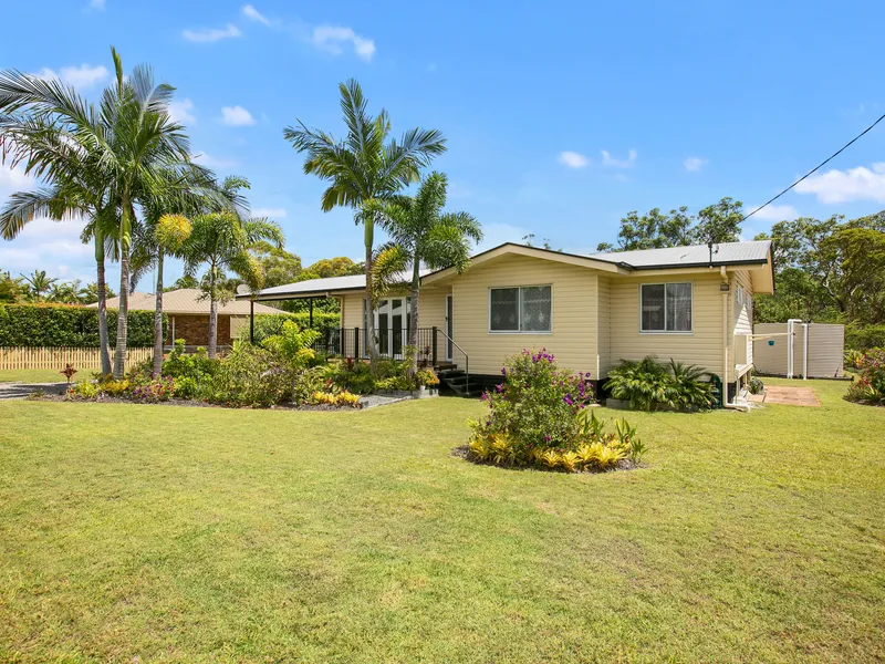 CUTE HOME IN COOLOOLA COVE BACKING ON TO BUSH- WHAT A VIEW! 