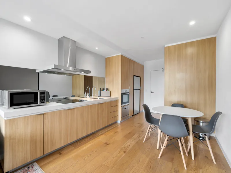Fully Furnished with Car Space - Midtown Style & Convenience