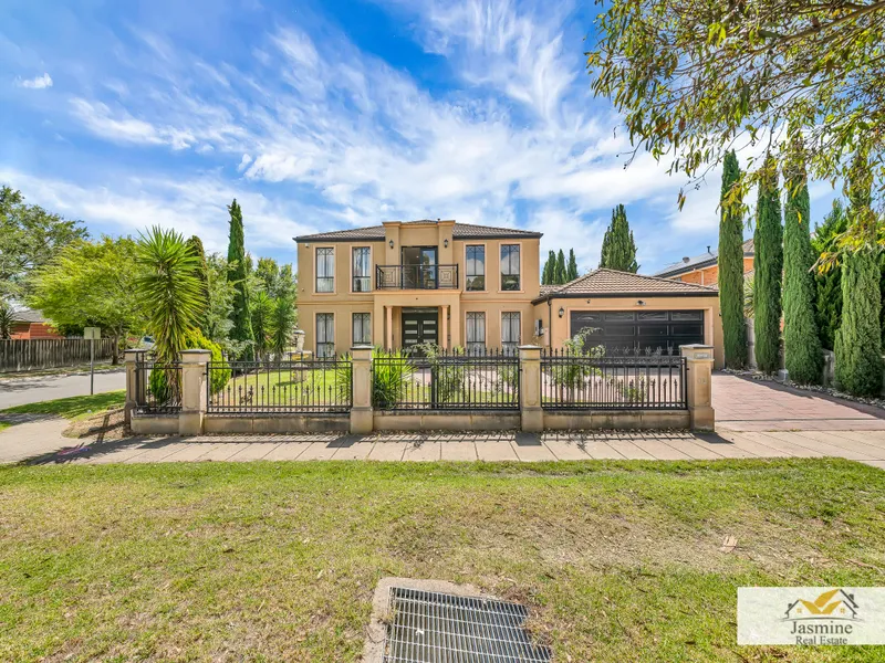 Lynbrook Brilliance with Lake and Garden Views