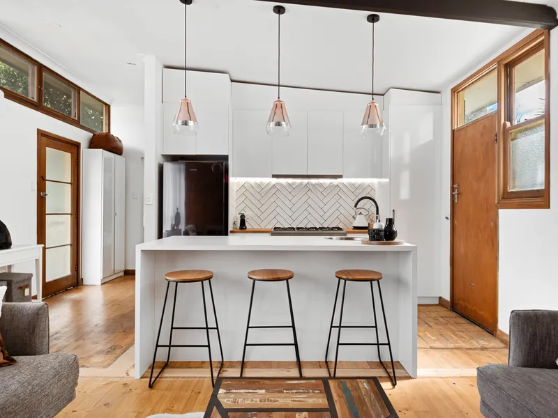 Renovated One Bedroom Unit in Newington