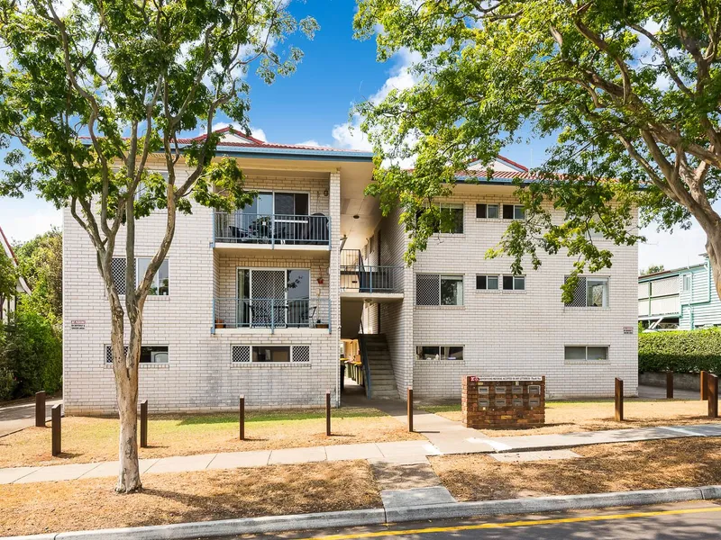 Fully Renovated Apartment in Complex of 8.