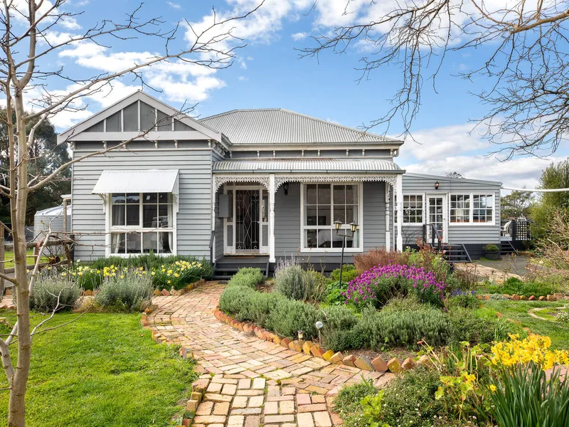 Lifestyle, Privacy & Serenity on 3 Acres, Elaine