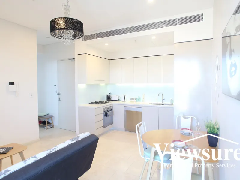 Stylish One Bedroom Semi-Detached Penthouse at Level 18