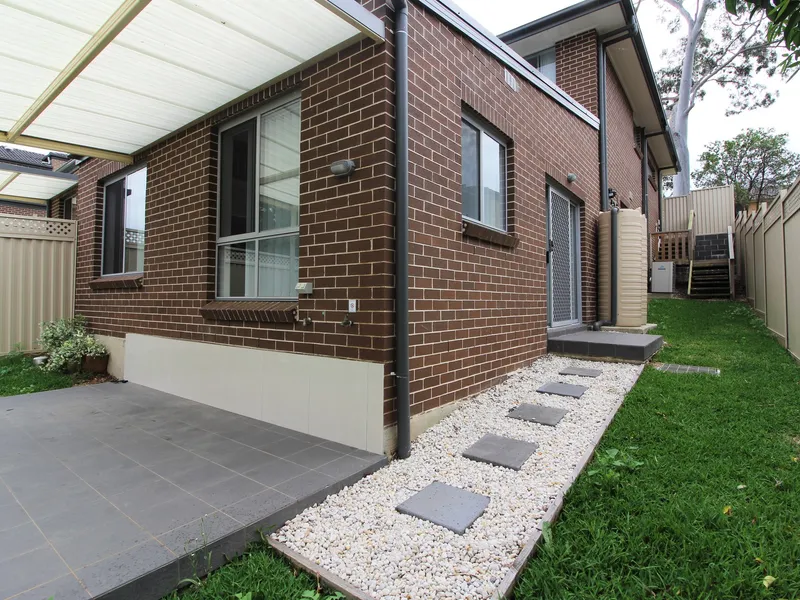 Modern 3 Bedroom Townhouse - Walking Distance from Train Station, Bus Stops, Supermarket and Schools!