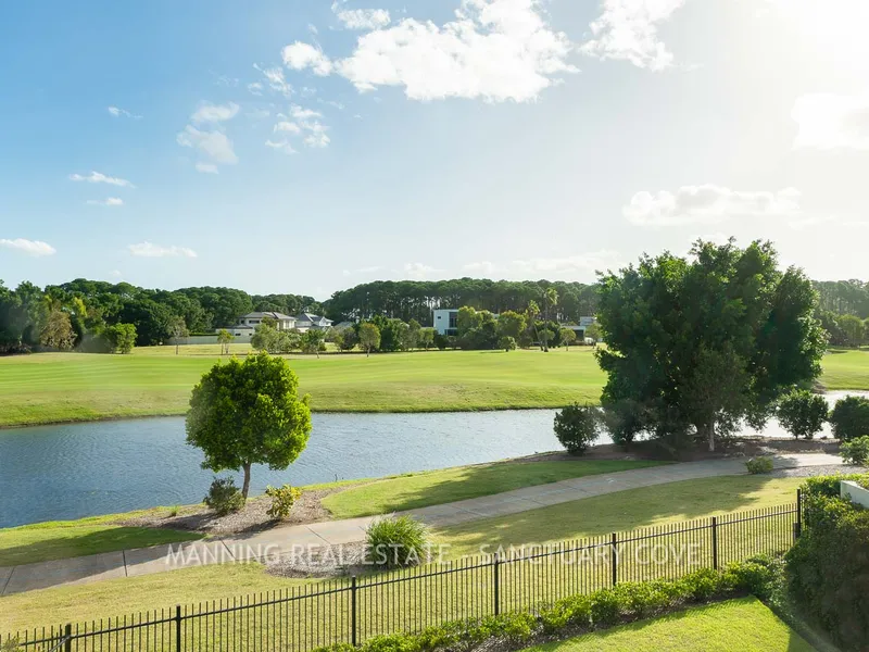 4 YEAR OLD GOLF FRONTAGE