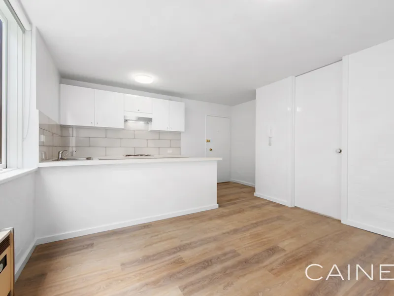 Perfectly Positioned One Bedder!