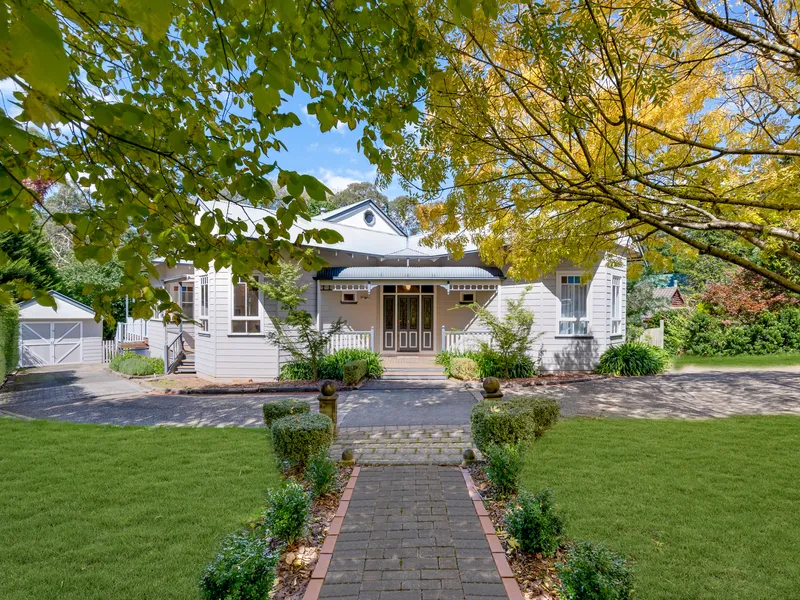 Large Family Home in South Leura Locale