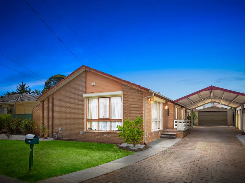 Walk To Pacific Werribee Or Hoppers Crossing Train Station The Choice Is Yours!!!