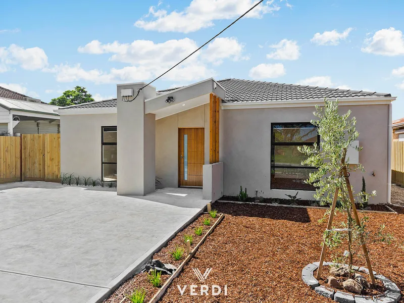 Modern, Furnished Studio Room In Share House (utilities included)