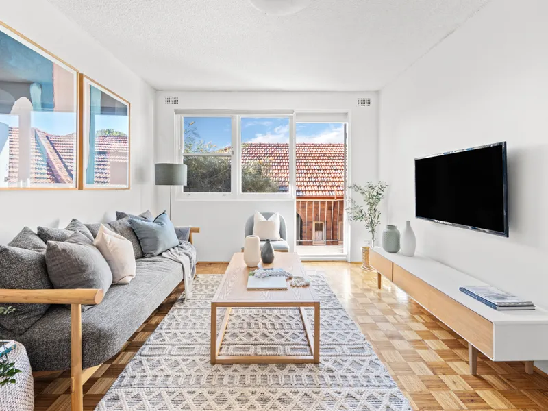 NE facing boutique apartment with parking