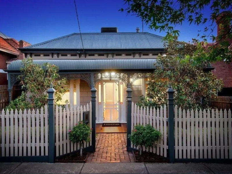 Perfectly Quiet Tree Lined Location - Walk To Everything!