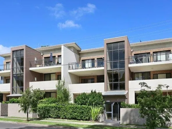 Ground Floor 2 Bedroom with courtyard!
