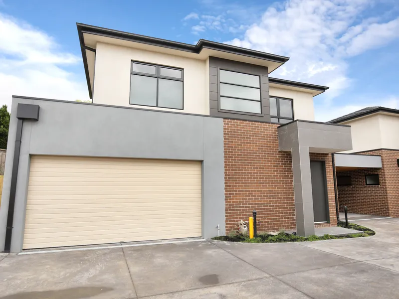 Lsat Chance! High celling Brand new townhouse with great school zone and Million Dollar views!