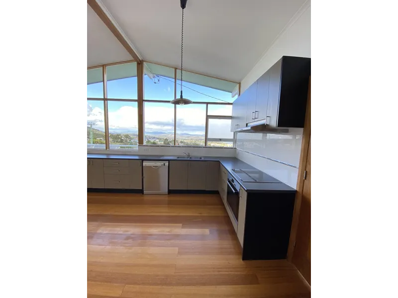 Mid century Rosetta with expansive views and large garden.