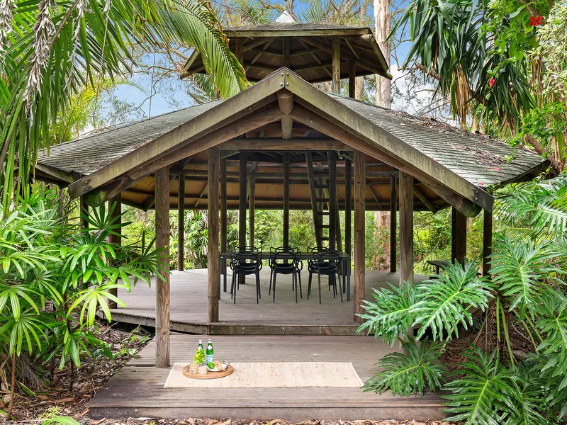 acreage life | Relaxed Family Living In Convenient Location