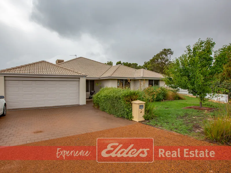 FRESH, MODERN - CLOSE TO TOWN!
