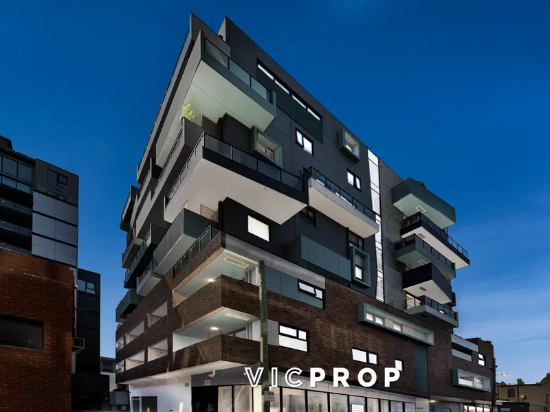 Easy-Living Entertainer in Central District