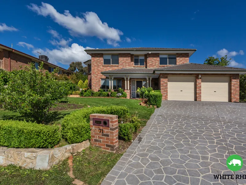 Beautiful Family Home on 1068m²  Elevated Block