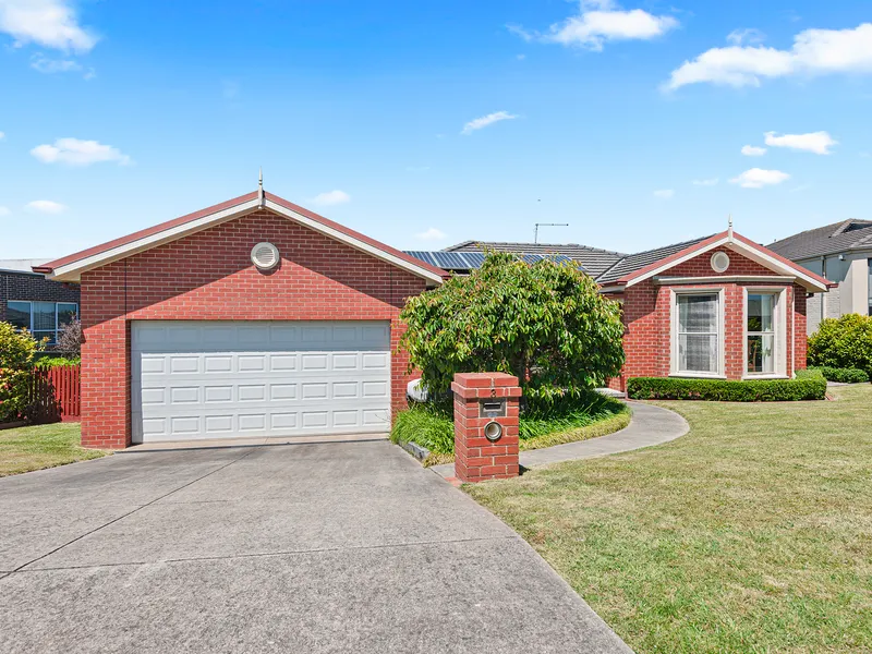 Gorgeous Split-Level Home in Quiet Location