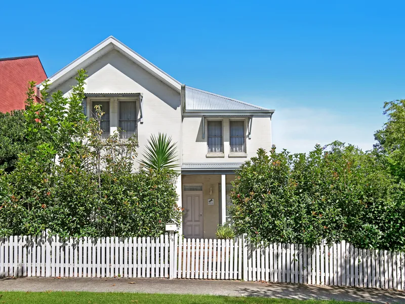 Modern Family Comfort in Beautiful Tullimbar