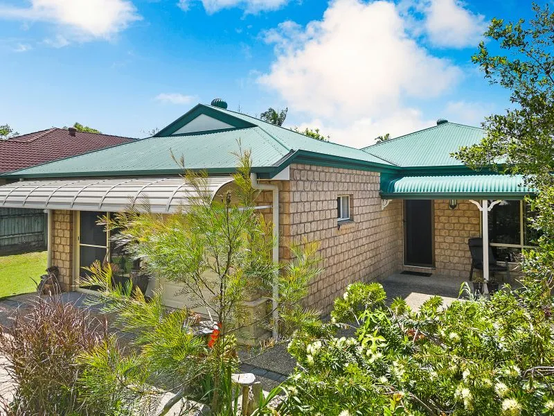 Palmwoods Home with Hair Salon/Home Business Space