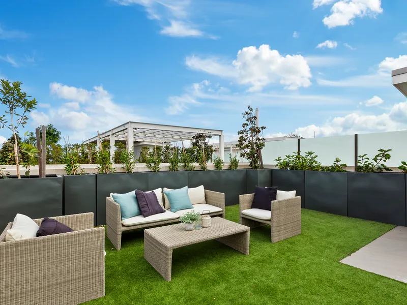 CLARK - Luxurious North East Facing 264sqm Penthouse with Private Roof Terrace