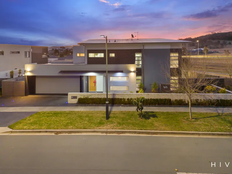 Large north-facing family retreat opposite reserve.