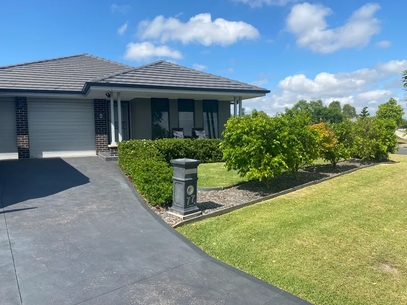 FAMILY HOME OVERLOOKING WIRRAWAY PARK