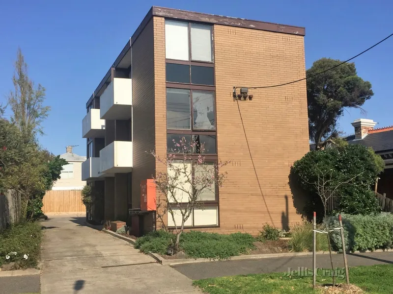 First floor apartment with north facing balcony