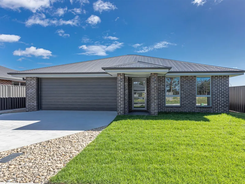 BRAND NEW 4 BEDDER; CHIC AND IMPRESSIVE!