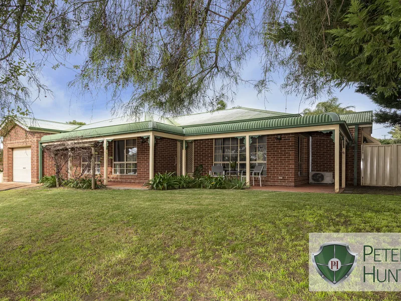 ELEVATED POSITION IN A QUIET LOCATION on 569m2