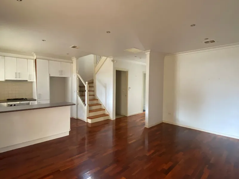3 BEDROOM TOWNHOUSE!!