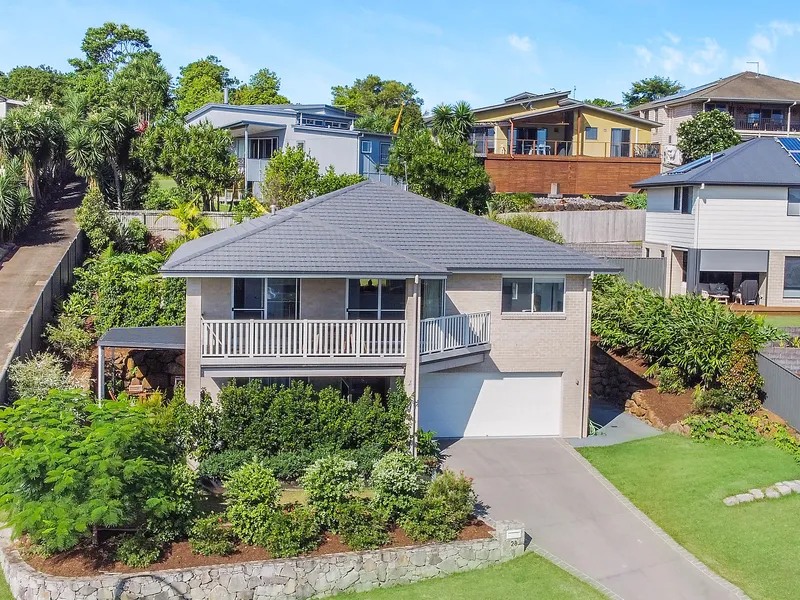 Panoramic views and sought-after dual living