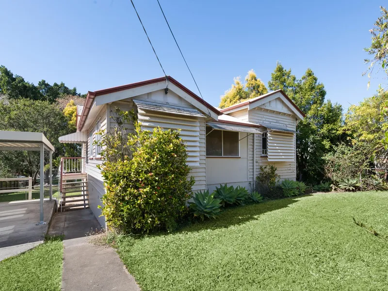 Exceptional Queenslander on Overlooking Parkland