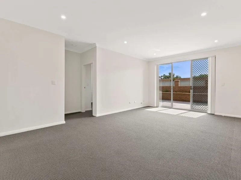 DEPOSIT PAID !!Near New 2 Bedroom Apartment ..