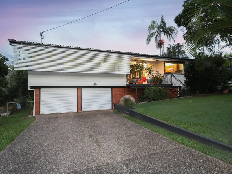 MASSIVE DECK ON A GENEROUS 647M2 BLOCK!