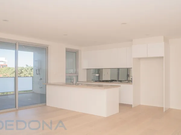 FRESHLY PAINTED 2 BEDROOM APARTMENT 