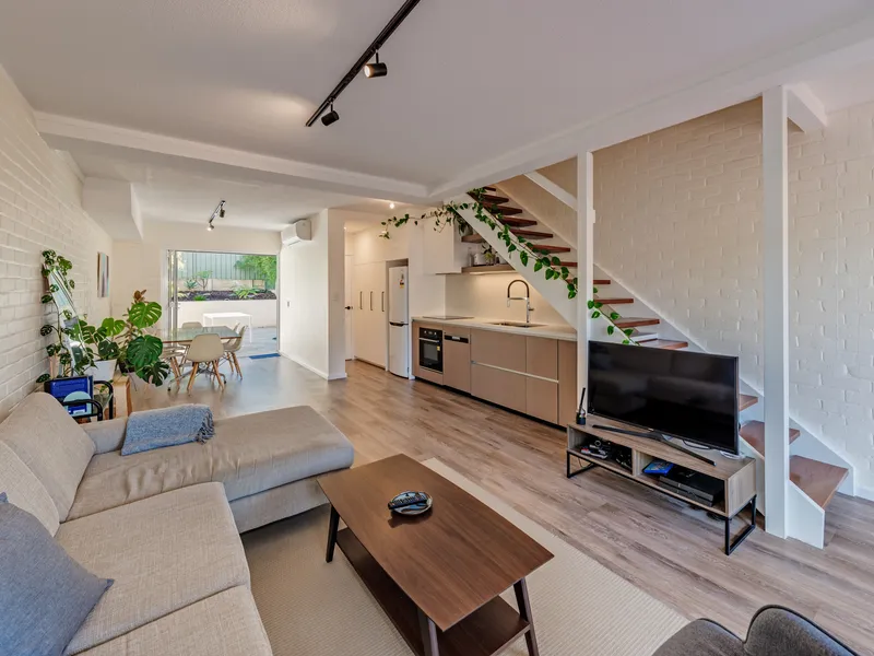 Furnished Townhouse on Broadway