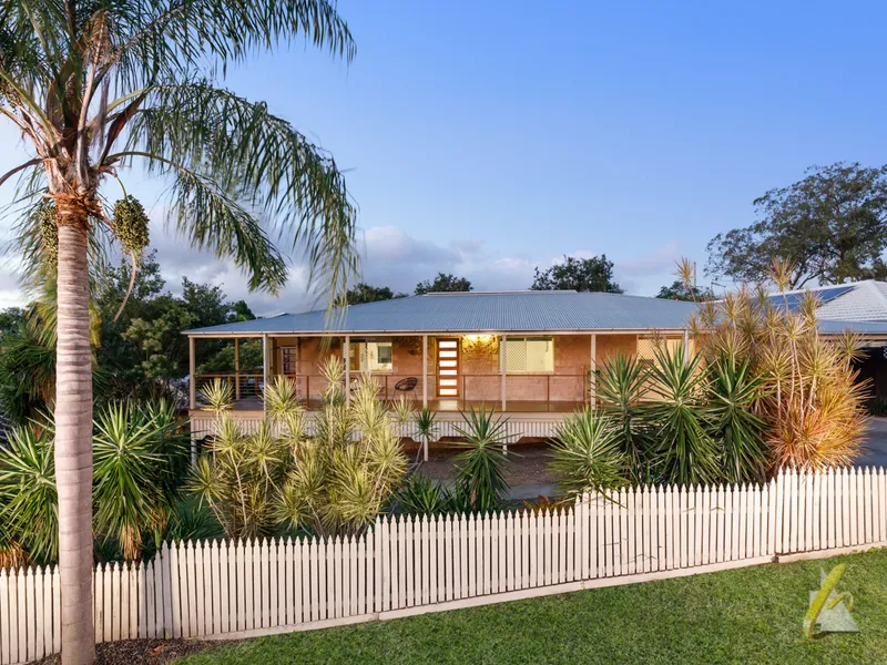 STYLISH CONVENIENT ENTERTAINER 