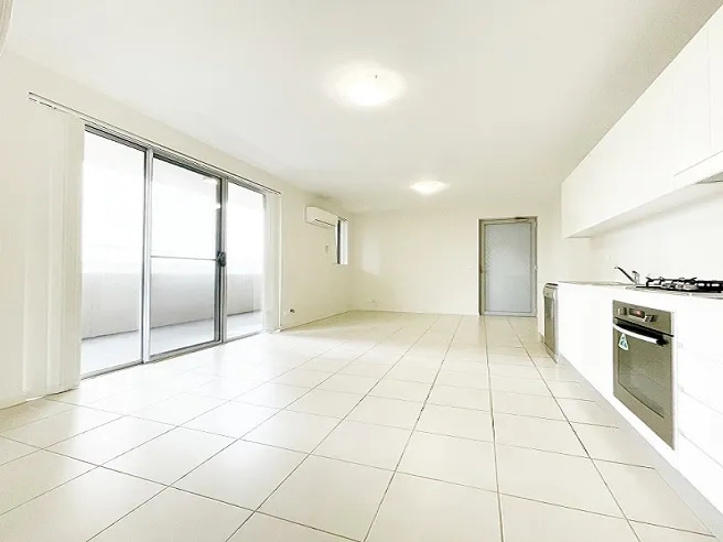 1 Bedroom + Study 