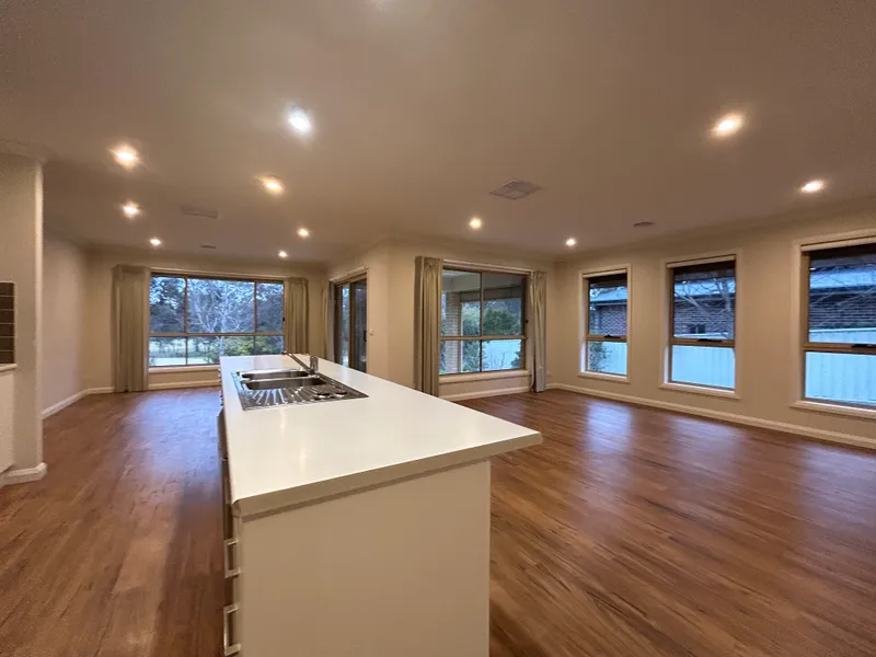 Nestled in the prestigious Fairway Gardens Estate!!