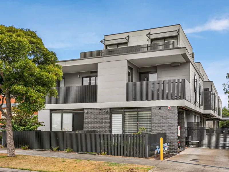 Sweeping Views, Contemporary Style