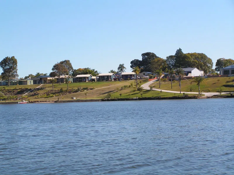 Lodge 107 - Waterfront Holiday Lodge