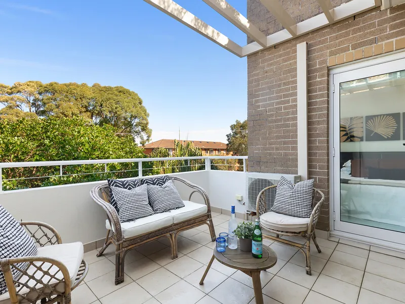 Modern easycare apartment minutes from the beach