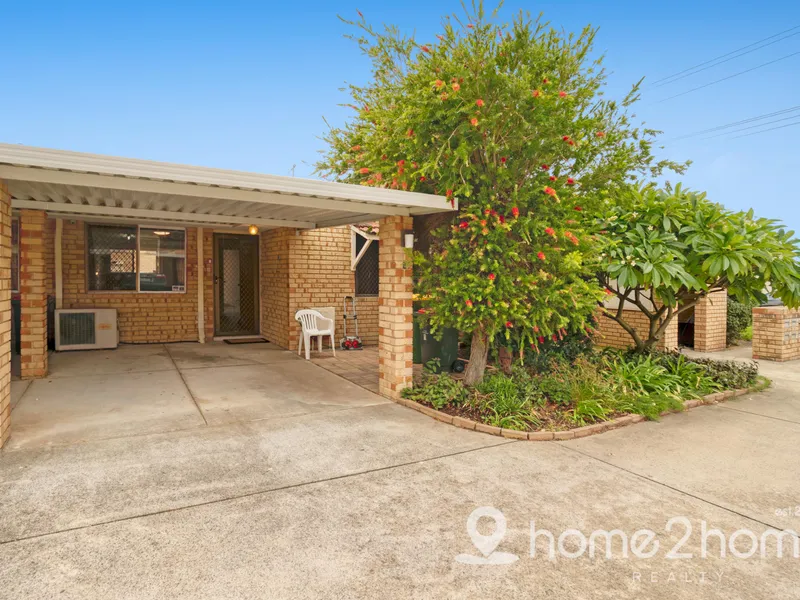 End Villa – Massive Courtyard Entertaining Area