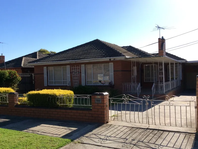 IMMACULATELY PRESENTED FAMILY HOME