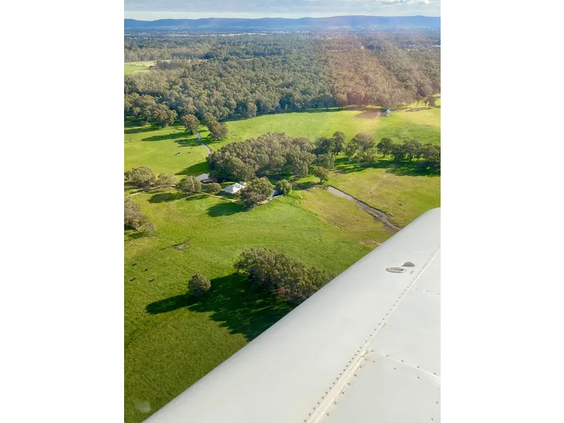 LIFESTYLE OPPORTUNITY 10 MINUTES FROM TOWN - 60 Acres 24.29 Hectares.