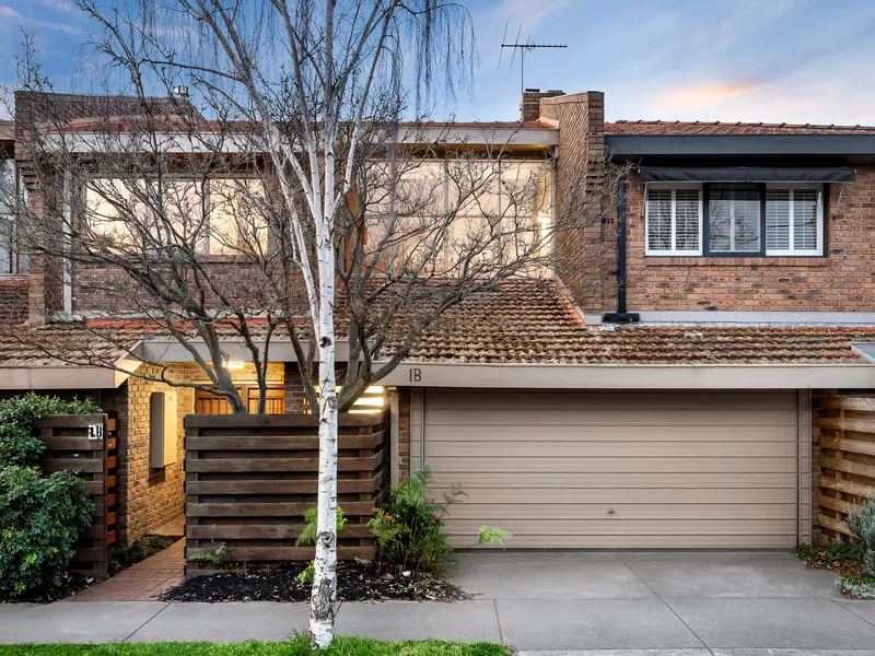 Seventies Allure with Lifestyle Appeal