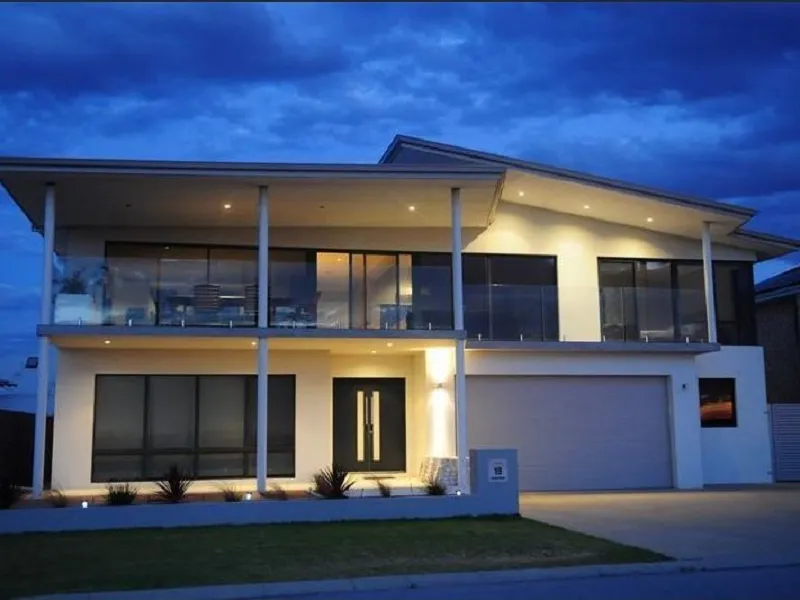 BEACH-FRONT LUXURY WITH A GRANNY FLAT