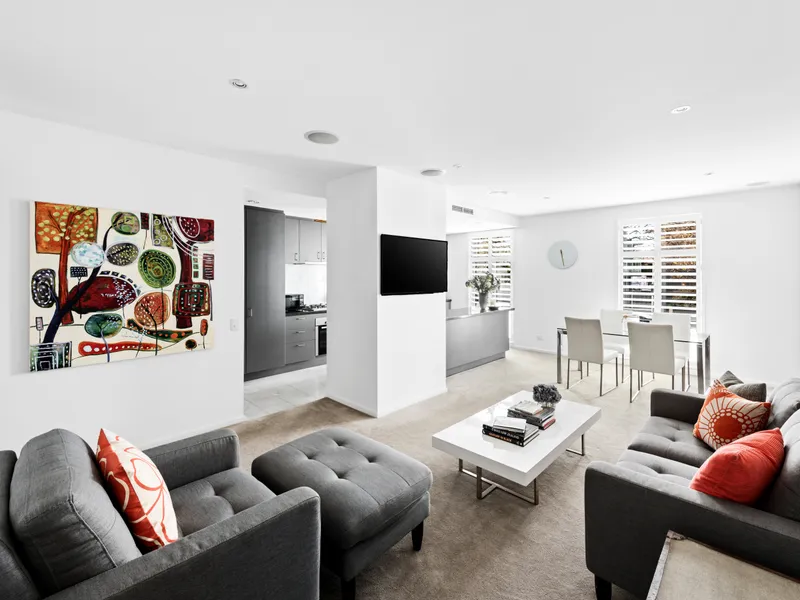 STUNNING 3 BEDROOM HOME IN SENSATIONAL EAST MELBOURNE LOCATION